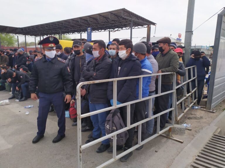 Почти 4000 узбекистанцев пересекли границу