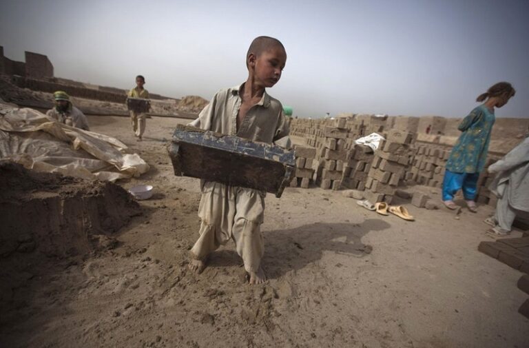 Миллион детей в Афганистане могут умереть от голода